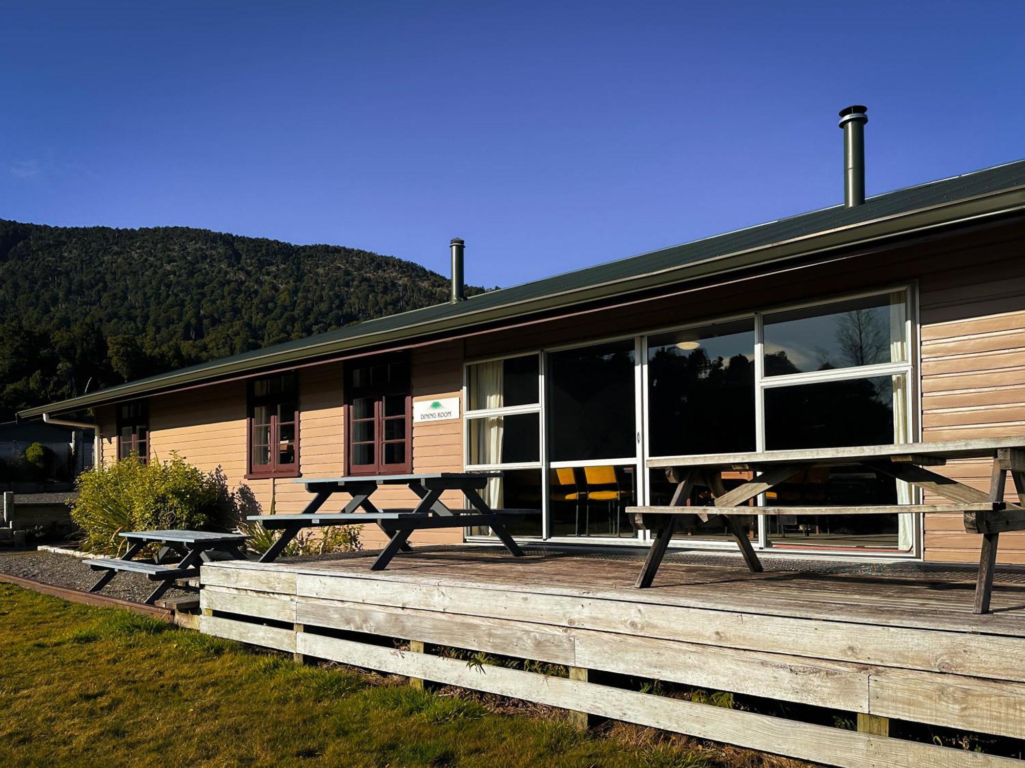 The Crossing Lodge & Backpackers Erua Exterior foto